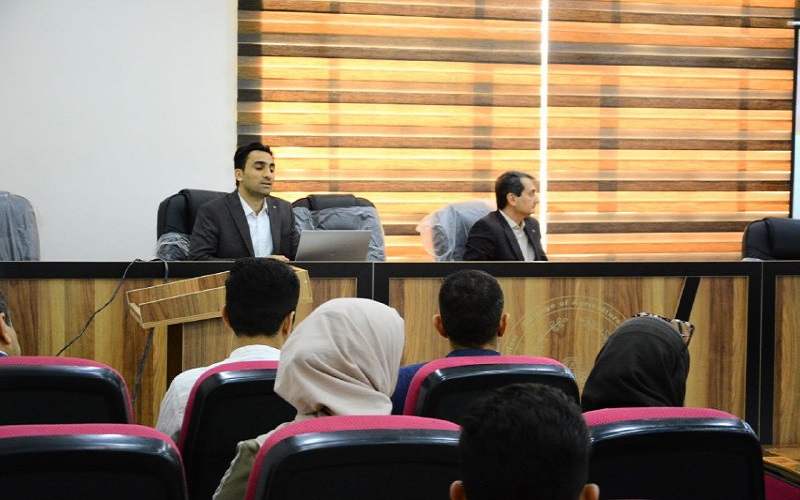 محاضرة علمية في جامعة ...